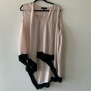 Hi-Low sleeveless blouse